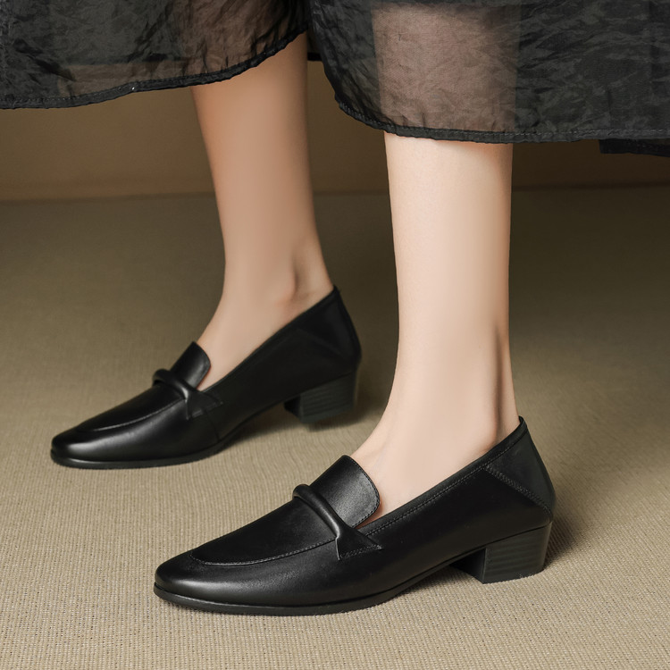 Deep Mouth Flat Shoes in Black Off White Brown