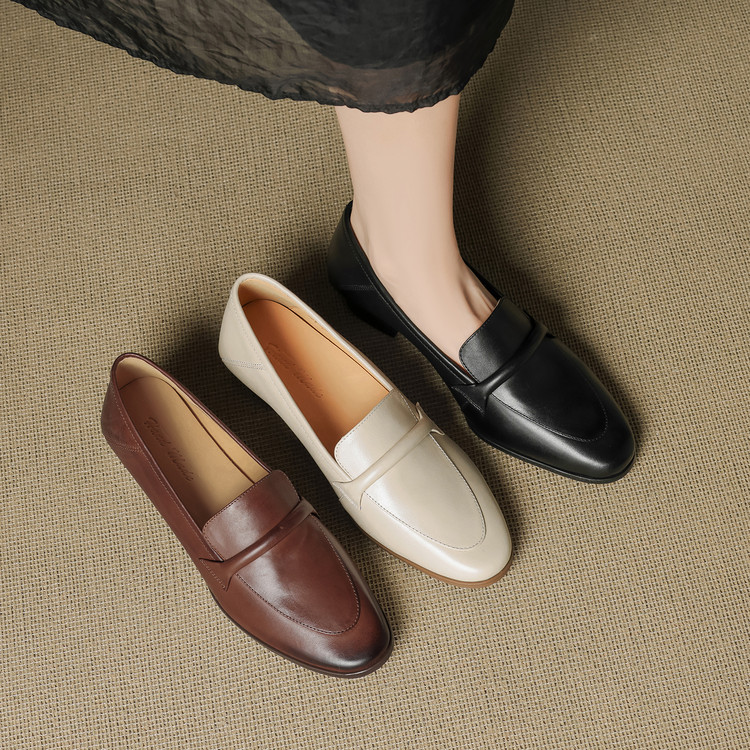 Deep Mouth Flat Shoes in Black Off White Brown - Image 3